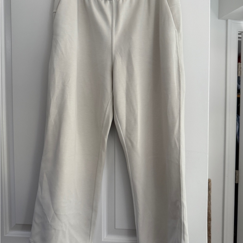 Lululemon Athletica Women’s Cream Joggers Mid Calf